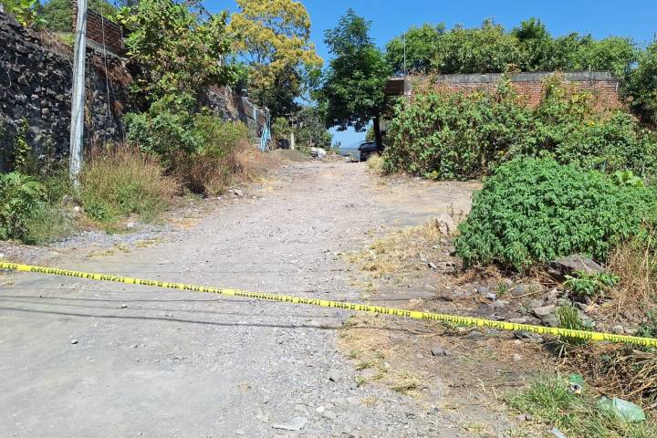 Ejecutan a un hombre en la Plan de Ayala de Uruapan; le dejan mensaje señalándolo de ser el homicida de Jazmín