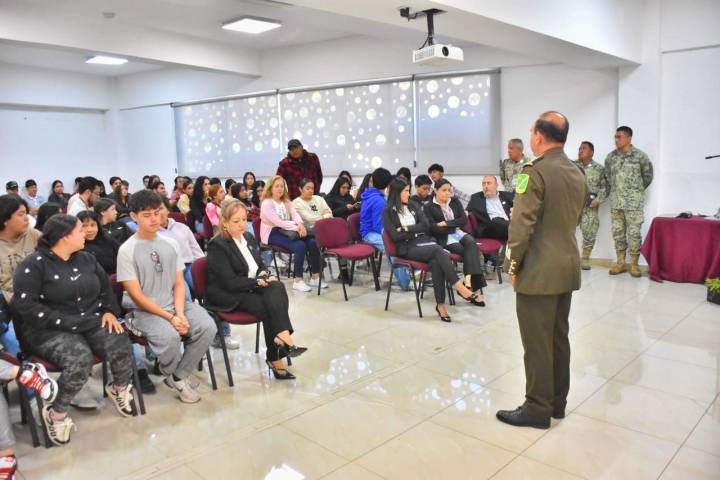 El Ejército Mexicano imparte en Uruapan la conferencia: "Difusión de la Cultura de Seguridad Nacional"