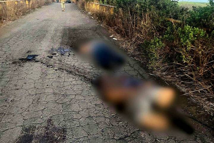 Abandonan a pareja ejecutada en carretera de Tangamandapio