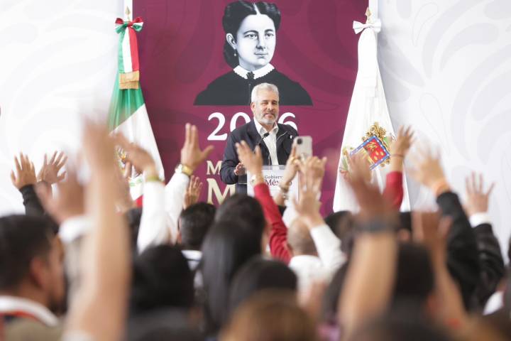 Más de 200 mil estudiantes de prepa y universidad tendrán internet gratis: Bedolla