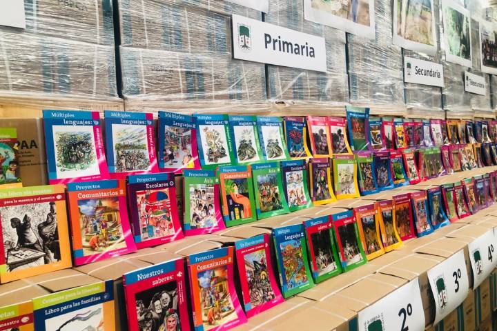 Libros de texto comienzan a llegar a Michoacán