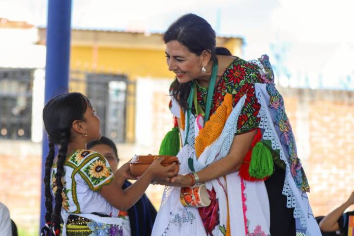 Promueve Gabriela Molina el orgullo por las lenguas originarias con Maratón por la Lectura