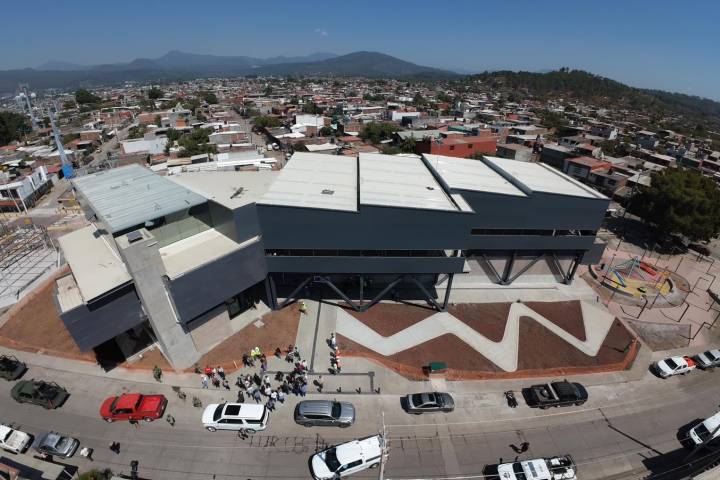 Teleférico de Uruapan, a días de su inauguración; próximo a recibir certificación europea: Bedolla