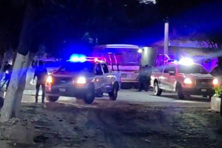 Muere presunto implicado en robo tras persecución y choque en Apatzingán