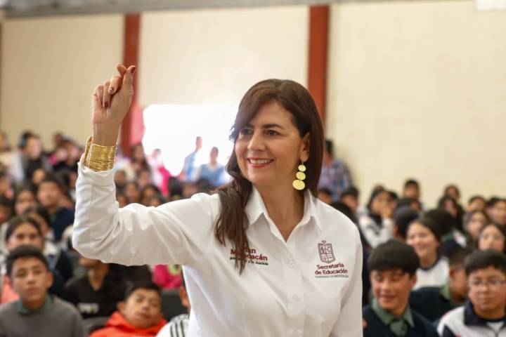 Gabriela Molina fortalece la permanencia escolar en Tiripetío y Villa Madero