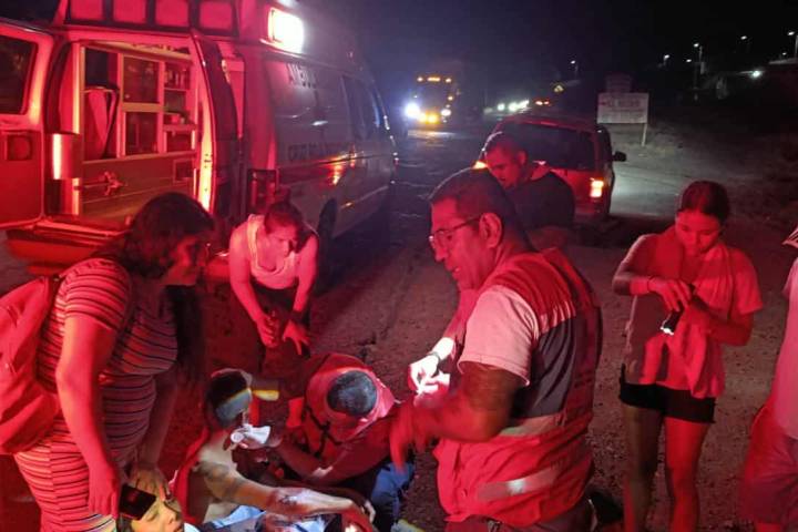 Accidente de motocicleta deja 2 heridos en la Huetamo-Quenchendio