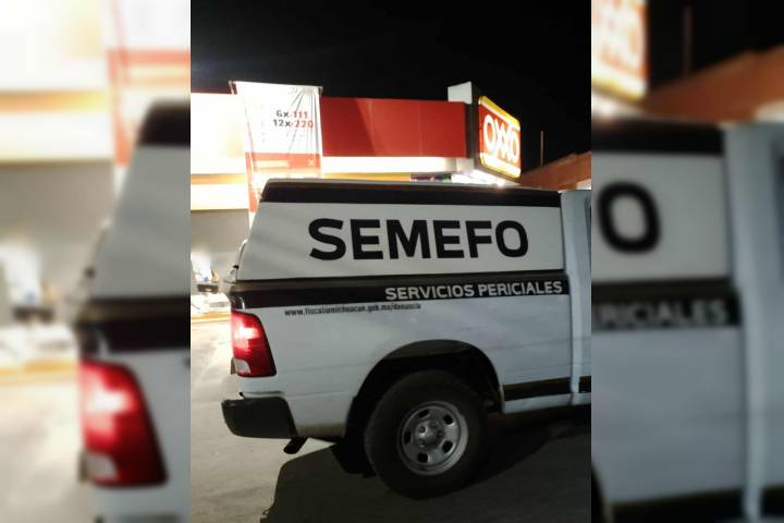 Hombre se opone a robo de su camioneta y es asesinado afuera de un Oxxo