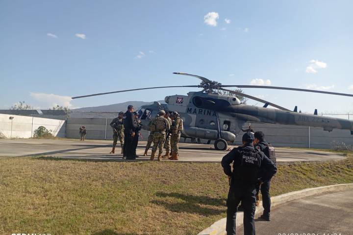 Se suman elementos especializados de Marina y helicóptero artillado al operativo en Jiquilpan