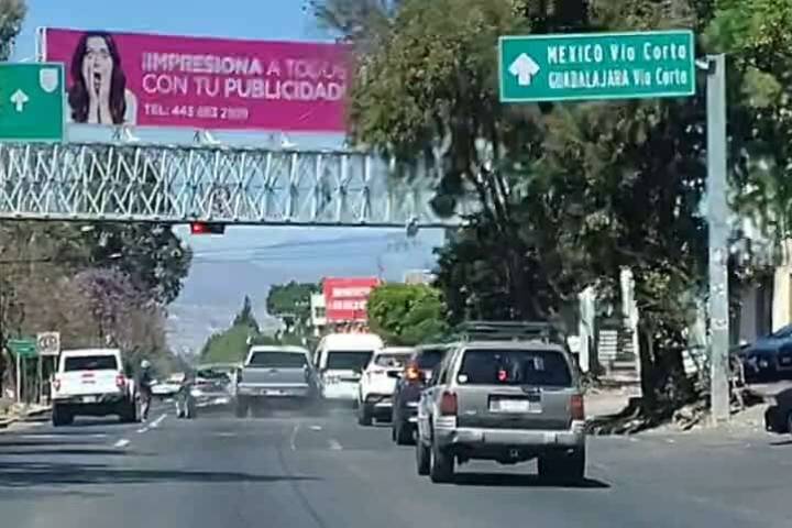 Camioneta con llanta ponchada provoca accidente múltiple en el Libramiento Oriente de Morelia