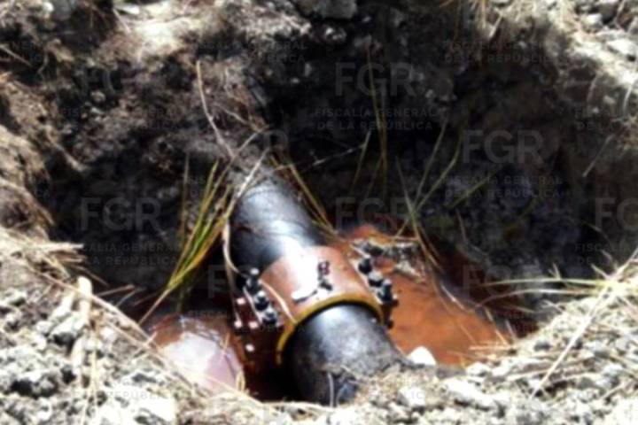 FGR inicia investigación por la localización de toma clandestina de hidrocarburo en Cuitzeo