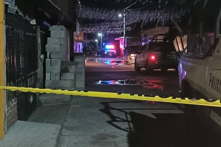 Sujetos disparan contra domicilio en Queréndaro; dos hombres quedan heridos