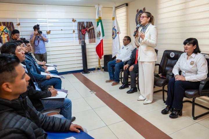 Toma de decisiones debe incidir de manera positiva en el entorno, señala Yarabí Ávila a recién titulados