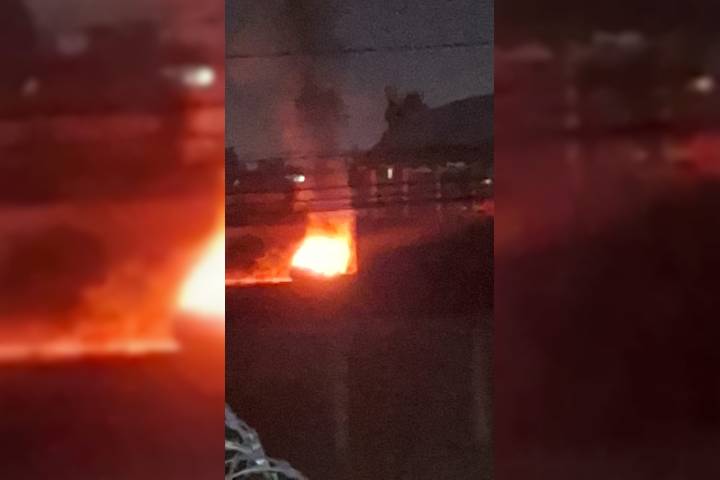 Delincuentes roban taxi y lo queman en la colonia Gertrudis Sánchez, al norte de Morelia