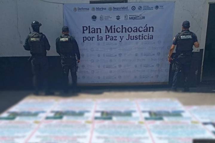 Aparecen nueve narcomantas en distintos puntos de Puruándiro; autoridades las retiran tras reportes ciudadanos
