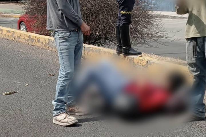 Motociclista derrapa en la avenida Madero Poniente de Morelia