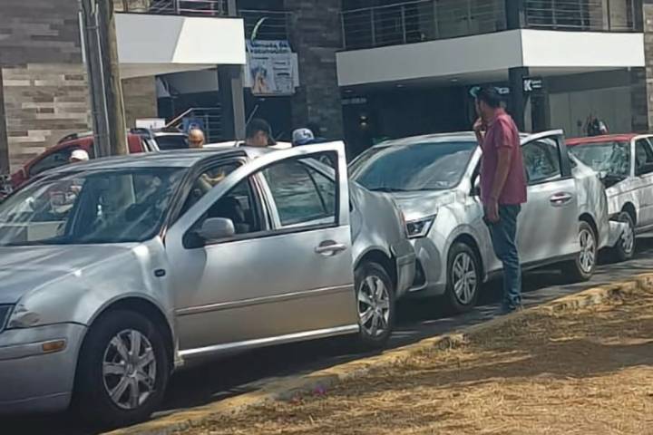 Se registra choque múltiple por alcance en el Libramiento Sur de Morelia