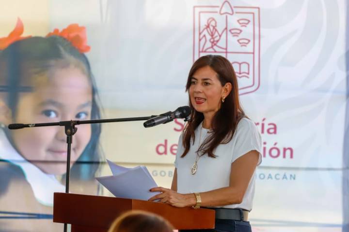 Llama Gabriela Molina a asegurar el registro en la Beca Rita Cetina para primaria