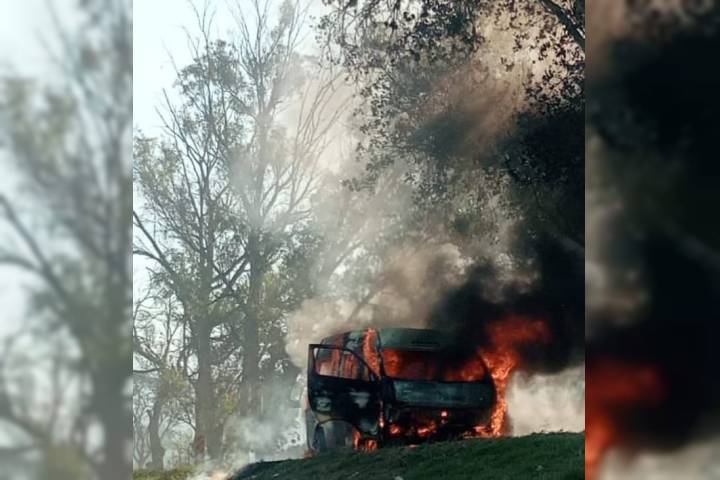 Queman combi del servicio público en la Tarímbaro-Álvaro Obregón