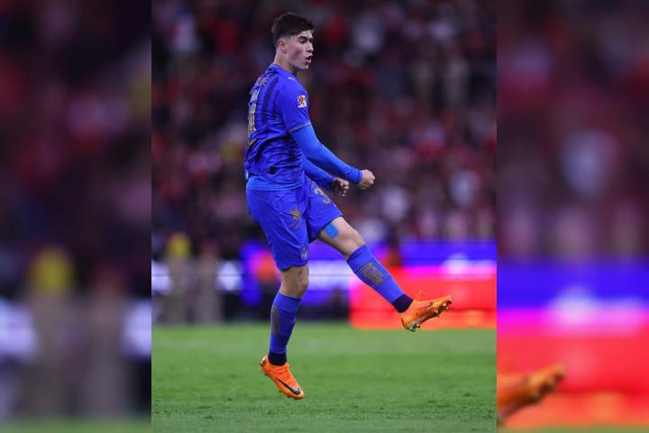 Clásico, Chivas remonta y gana