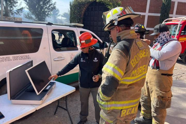 Se incendia recicladora de plásticos en la colonia Los Ángeles; bomberos sofocan las llamas