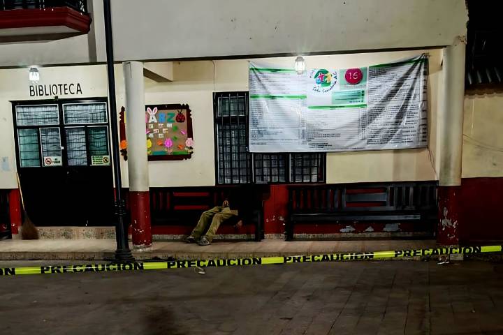 Adulto mayor es encontrado muerto en la plaza de la tenencia de Jicalán, en Uruapan