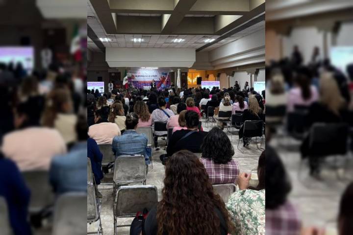 CJIM imparte conferencia "Mujeres libres, vida sin violencia" a docentes del SNTE
