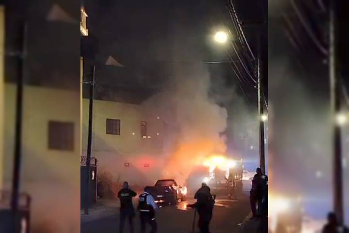 Arde camioneta en la colonia Lomas de Morelia