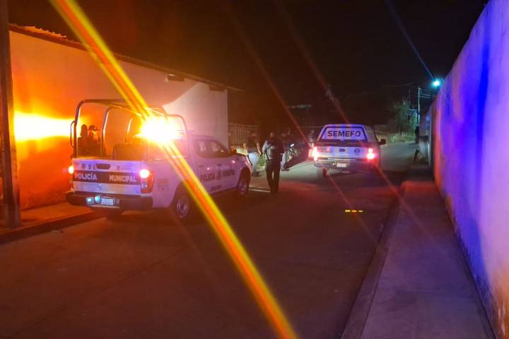 Conductor de taxi es ejecutado a tiros, cerca del Centro Penitenciario de Uruapan