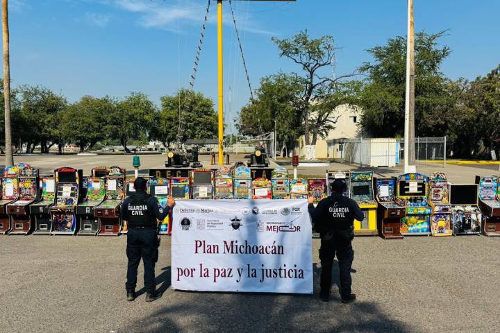 En operativo interinstitucional aseguran 98 máquinas tragamonedas en Lázaro Cárdenas
