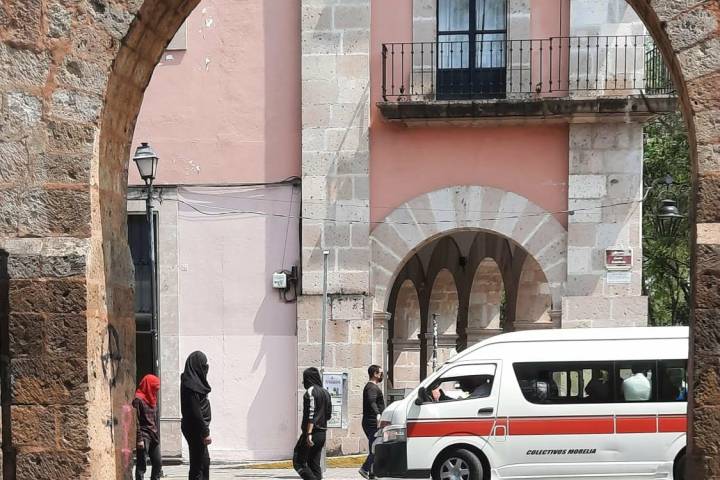 Se restablece el tránsito tras bloqueo de normalistas a la altura de Las Tarascas