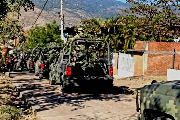 Dos criminales abatidos por Defensa durante enfrentamiento armado, en Apatzingán