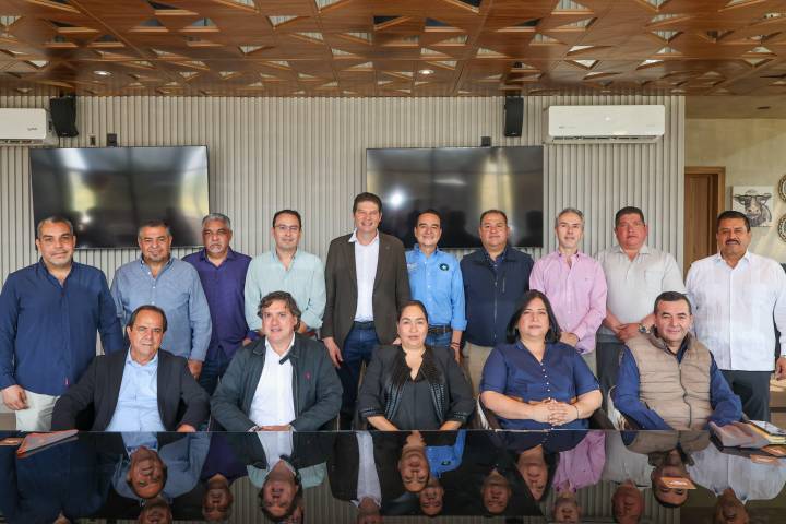 Se reúne Alfonso Martínez con alcalde Carlos Soto y empresarios de Zamora