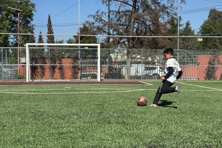 Michoacán transforma el deporte con 48 canchas de futbol 7 en 41 municipios: Rogelio Zarazúa