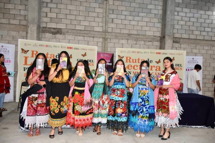 Inicia Cuarta República presentaciones de libros en Ruta de Lectura del Plan Michoacán
