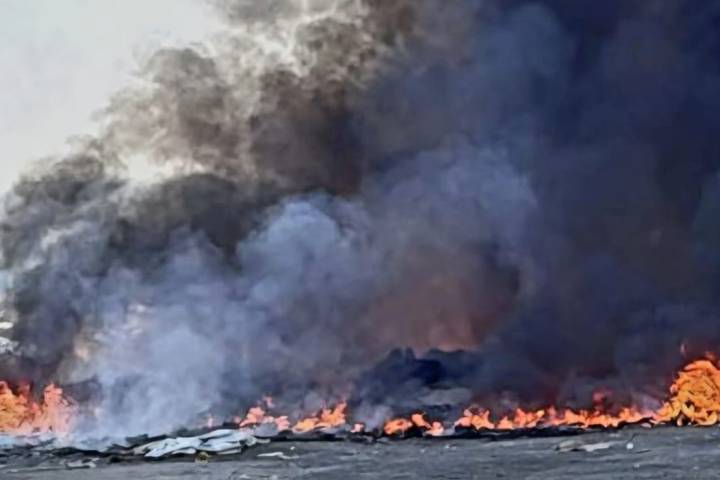Incendio de basura y llantas moviliza a los bomberos de Tarímbaro