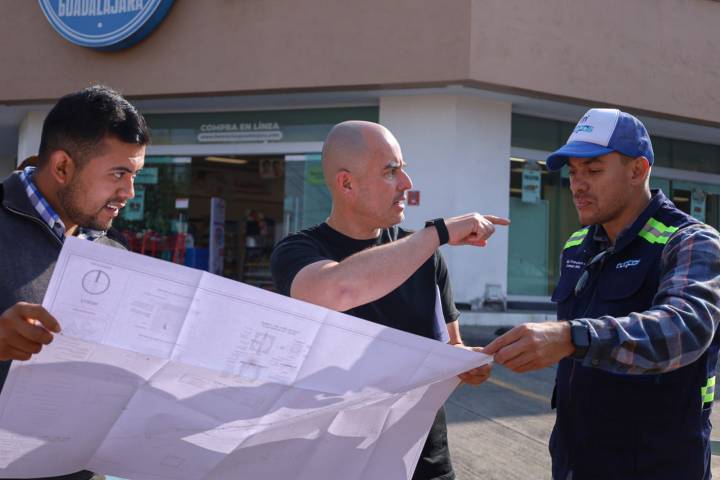 Supervisa Adolfo Torres avance de obra sanitaria en la colonia Lomas del Punhuato