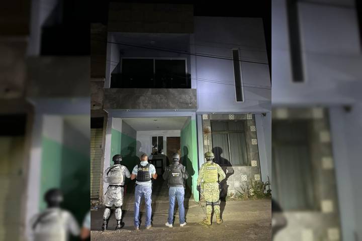 En cateo FGE asegura más de 300 dosis de metanfetamina y detiene a un hombre