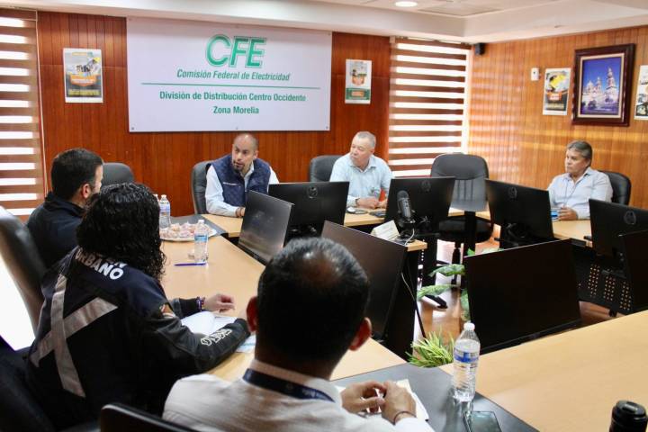 Yankel Benítez se reúne con CFE para regularización de servicio a colonias