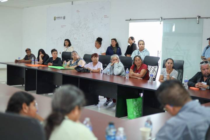 Atiende Adolfo Torres a colonos de Ciudad Jardín y La Esperanza