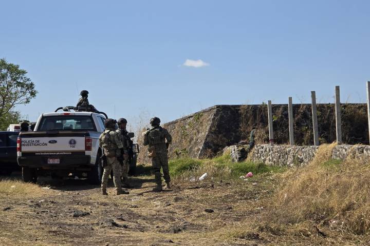 Localizan cadáver maniatado en estanque de Jacona