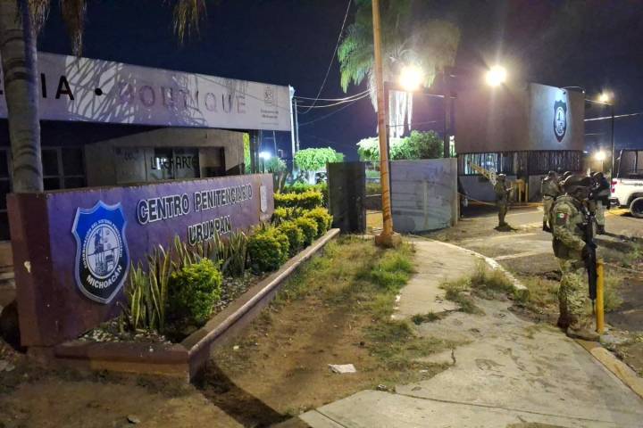 Despliegan operativo de revisión en el Cereso de Uruapan