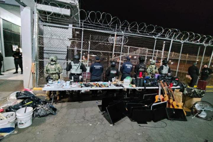 Aseguran dinero, droga y "puntas" tras cateo en penal de Uruapan
