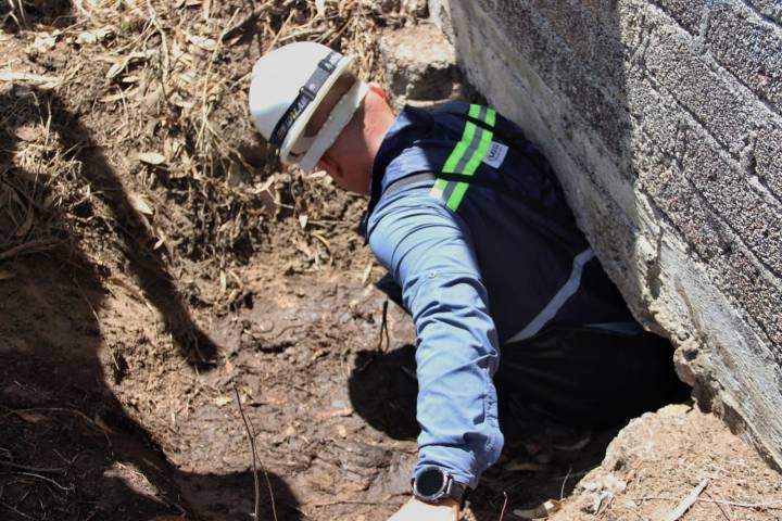 Anuncia Adolfo Torres mantenimiento preventivo en canal de la Presa de Cointzio