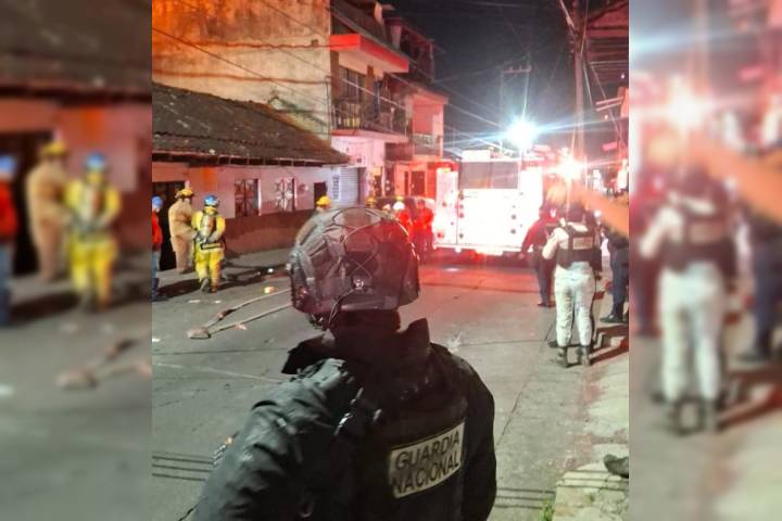 Policía Municipal muere calcinado tras explosión e incendio de vivienda, en el Centro de Uruapan