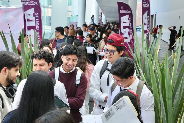 Miles de nicolaitas ya recibieron sus chips del Programa D4TA; continúa la entrega en Ceconexpo