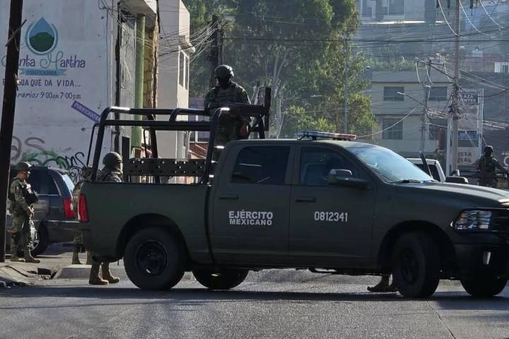 Tras operativo, militares y agentes federales aseguran a al menos 5 clientes de una menudería en Morelia
