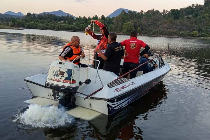 Hombre muere ahogado en la Presa de Ziráhuato; Bomberos Zitácuaro y buzos del SUEM recuperan el cuerpo