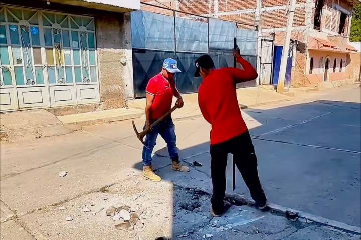 Alma Mireya González arranca campaña de bacheo con concreto para mejorar vialidades en Quiroga