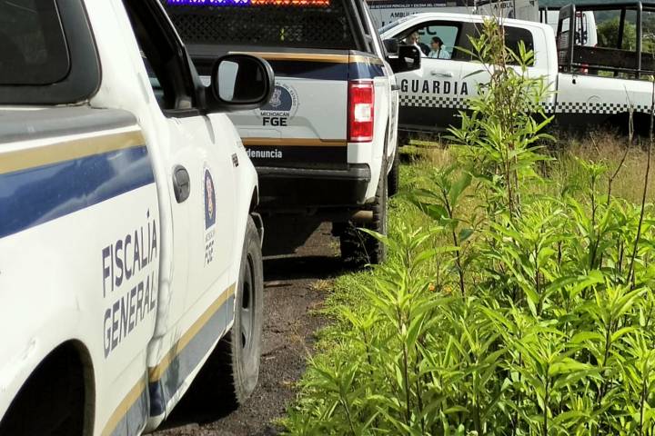 Hallan a hombre asesinado y putrefacto dentro de una barranca en la región de Charo