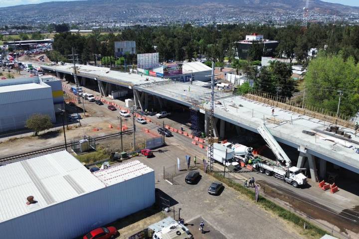 ¡No más espera en el tráfico! El paso vial de Policía y Tránsito tiene un 80 % de avance